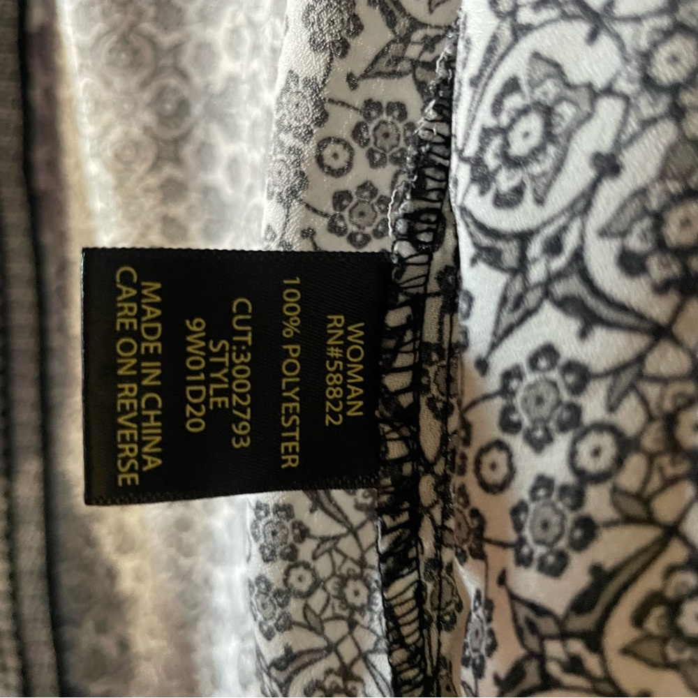 Max Studio Black and White Floral Kimono - Picture 4 of 4